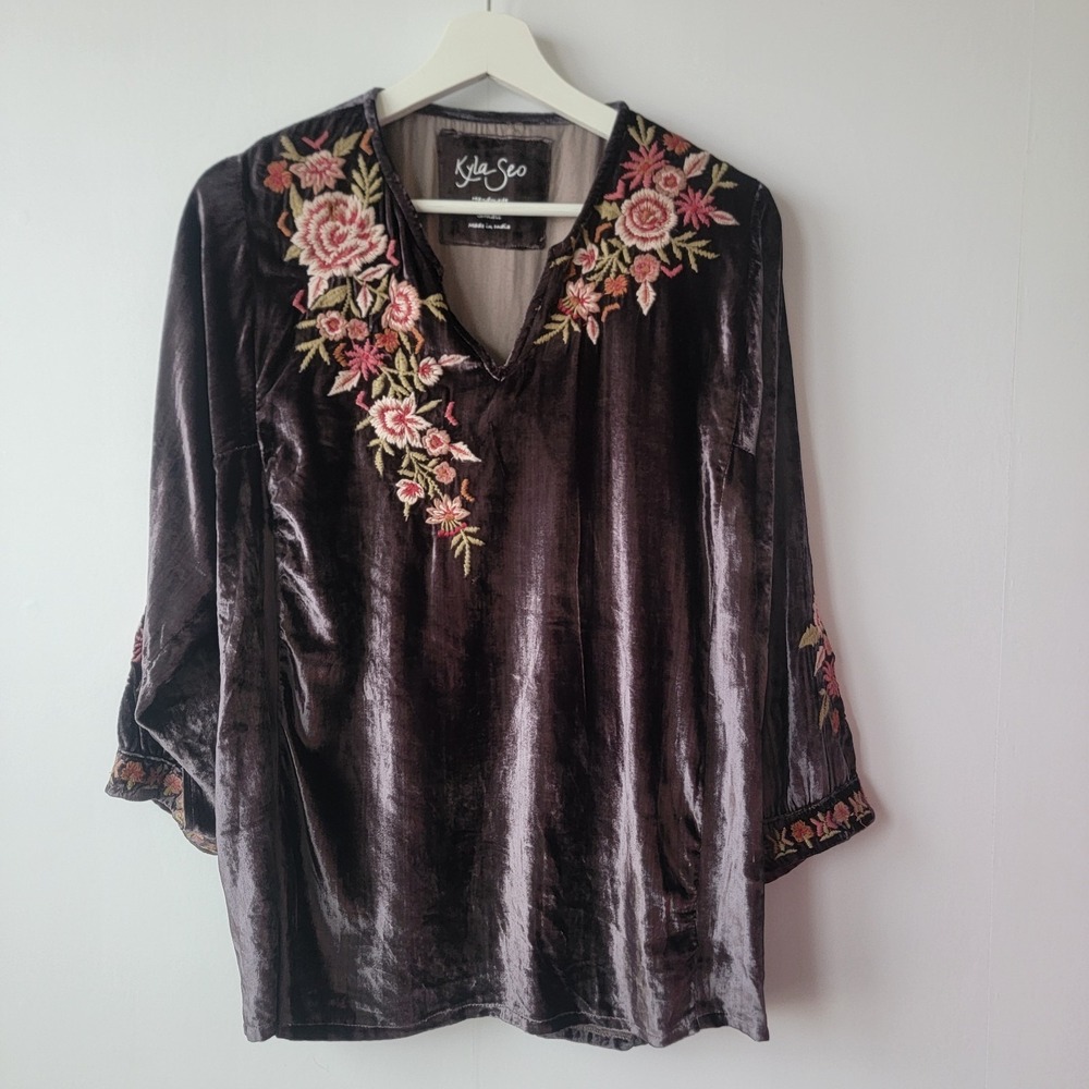 Karyn Seo Women's Embroidered Velvet Caite Top sz S V-split neckline long sleeve